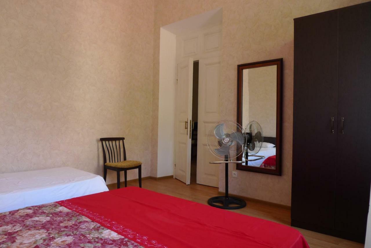 Old Town Guesthouse Σουχούμι Εξωτερικό φωτογραφία